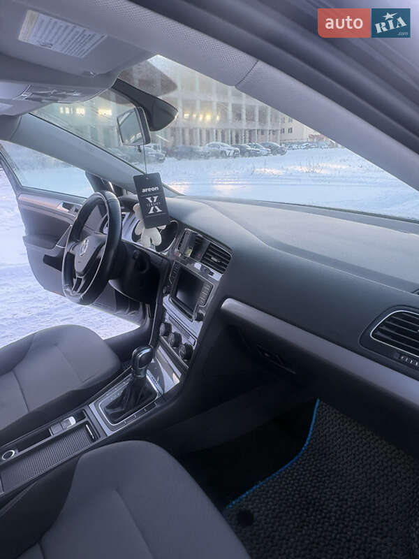 Хетчбек Volkswagen e-Golf 2015 в Тернополі фото 18 Хетчбек Volkswagen e-Golf 2015 в Тернополі