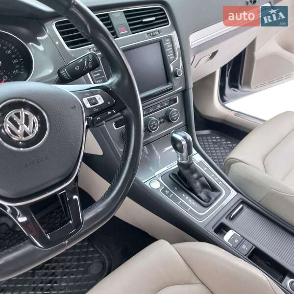 Хэтчбек Volkswagen e-Golf 2016 в Козельце