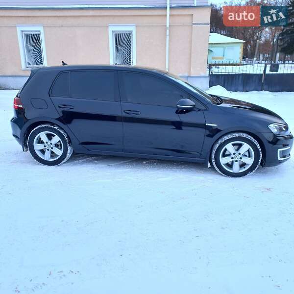 Хэтчбек Volkswagen e-Golf 2016 в Козельце