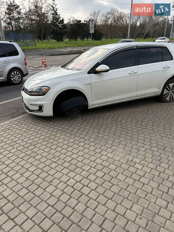 Хэтчбек Volkswagen e-Golf 2016 в Одессе фото 3 Хэтчбек Volkswagen e-Golf 2016 в Одессе