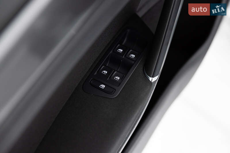 Хэтчбек Volkswagen e-Golf 2019 в Луцке фото 27 Хэтчбек Volkswagen e-Golf 2019 в Луцке