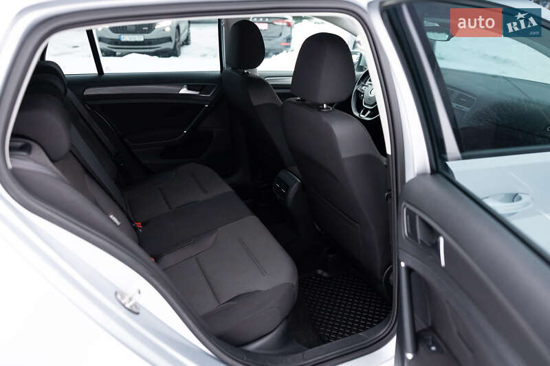 Хэтчбек Volkswagen e-Golf 2019 в Луцке фото 73 Хэтчбек Volkswagen e-Golf 2019 в Луцке