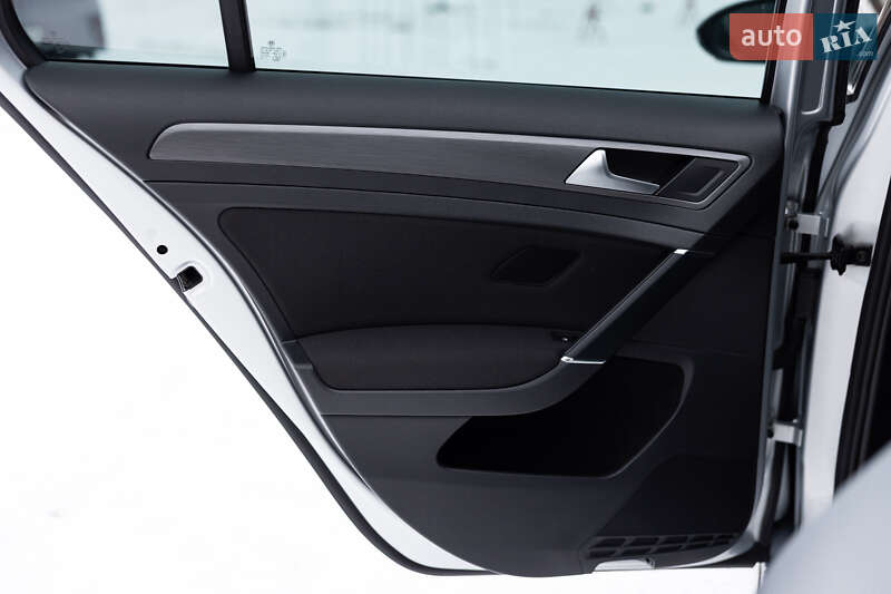 Хэтчбек Volkswagen e-Golf 2019 в Луцке фото 84 Хэтчбек Volkswagen e-Golf 2019 в Луцке