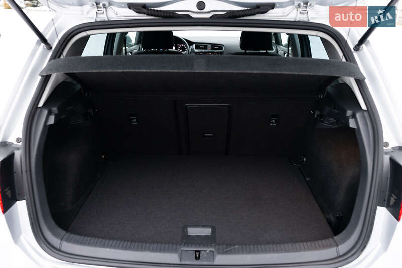 Хэтчбек Volkswagen e-Golf 2019 в Луцке фото 88 Хэтчбек Volkswagen e-Golf 2019 в Луцке