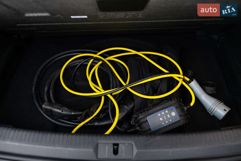 Хэтчбек Volkswagen e-Golf 2019 в Луцке фото 89 Хэтчбек Volkswagen e-Golf 2019 в Луцке