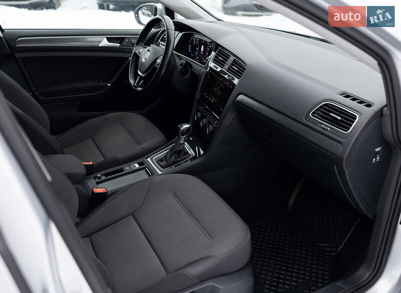Хэтчбек Volkswagen e-Golf 2019 в Луцке фото 67 Хэтчбек Volkswagen e-Golf 2019 в Луцке