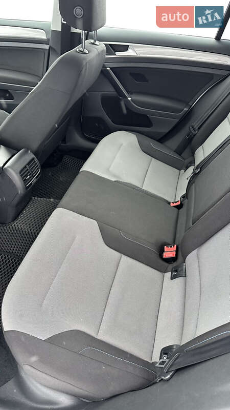 Хэтчбек Volkswagen e-Golf 2014 в Ровно