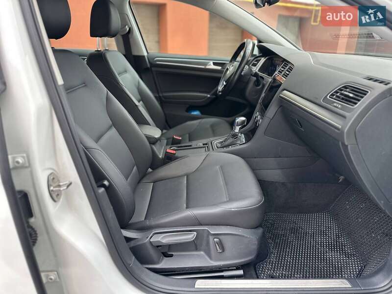 Хэтчбек Volkswagen e-Golf 2019 в Ивано-Франковске