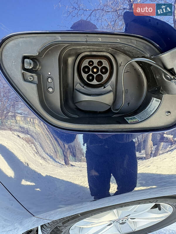 Хэтчбек Volkswagen e-Golf 2017 в Пятихатках