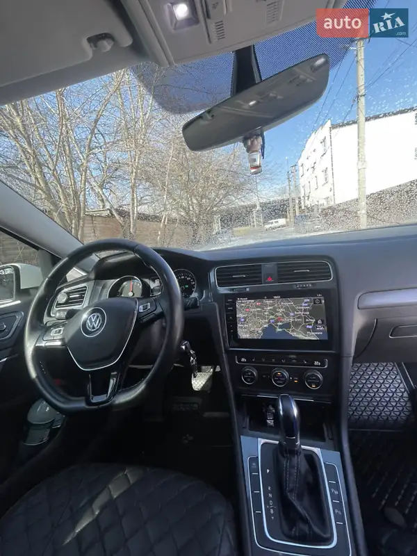 Volkswagen e-Golf 2017 VIN WVWZZZAUZJW907002 фото оголошення 7 з 39