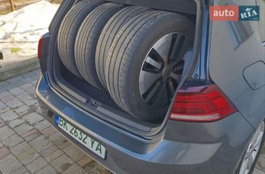Хэтчбек Volkswagen e-Golf 2017 в Ровно