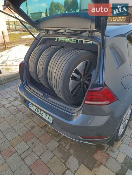 Volkswagen e-Golf 2017