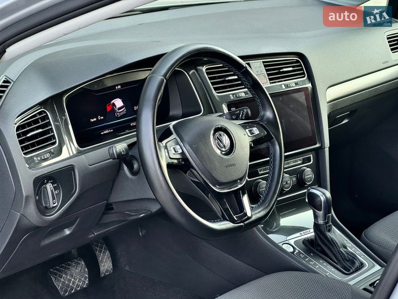 Хэтчбек Volkswagen e-Golf 2019 в Киеве