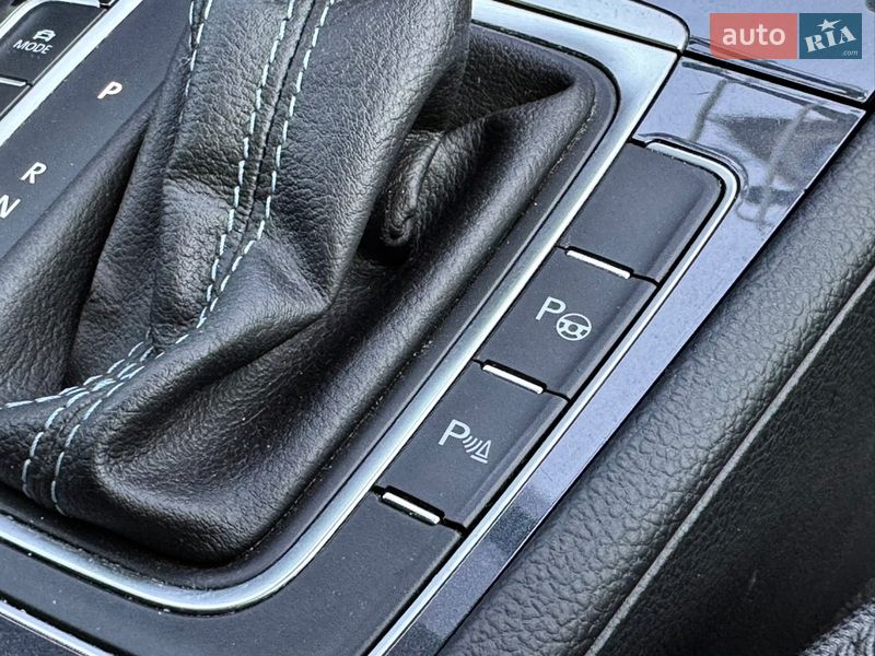 Хэтчбек Volkswagen e-Golf 2019 в Киеве