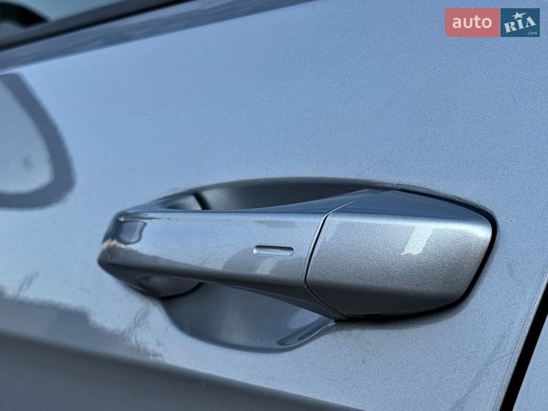 Хэтчбек Volkswagen e-Golf 2019 в Киеве