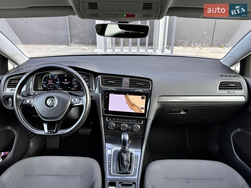 Хэтчбек Volkswagen e-Golf 2019 в Киеве