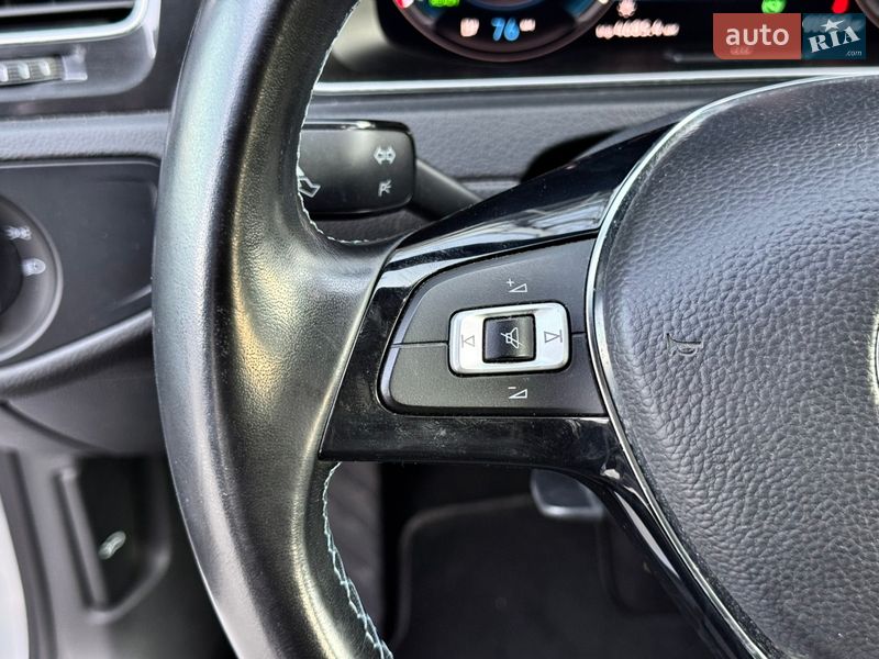 Хэтчбек Volkswagen e-Golf 2019 в Киеве