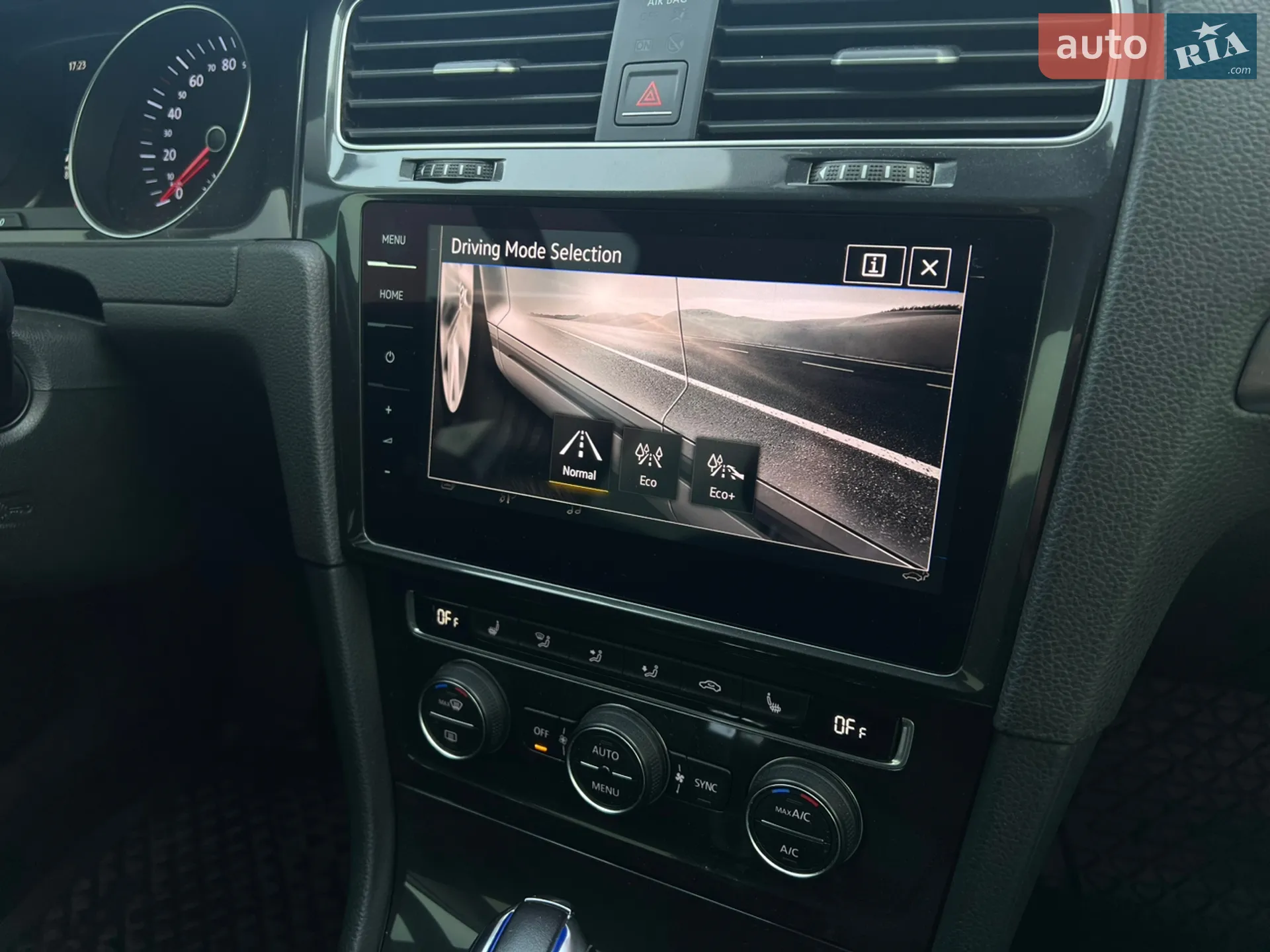 2017 Volkswagen Golf - мініатюра 31