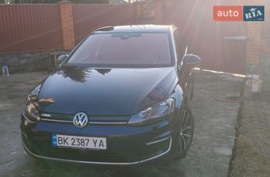 Хэтчбек Volkswagen e-Golf 2019 в Киеве