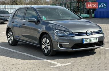 Хэтчбек Volkswagen e-Golf 2017 в Дубно