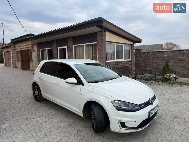 Volkswagen e-Golf 2015