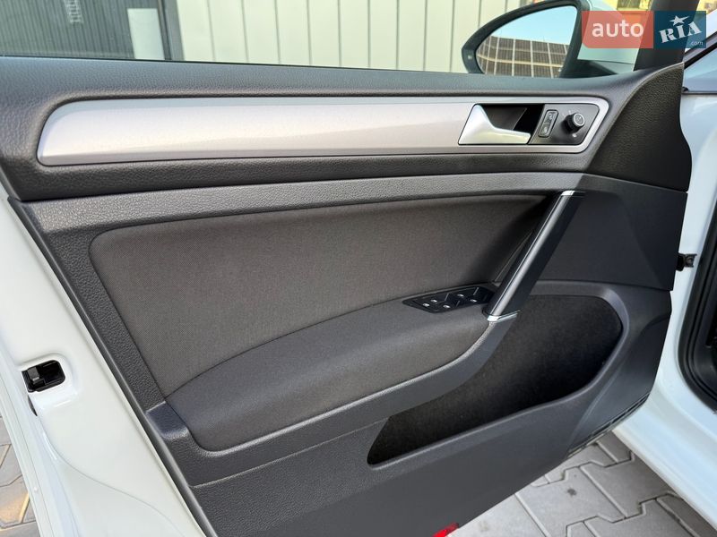 Хэтчбек Volkswagen e-Golf 2014 в Владимире