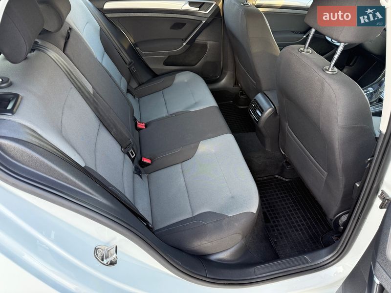 Хэтчбек Volkswagen e-Golf 2014 в Владимире