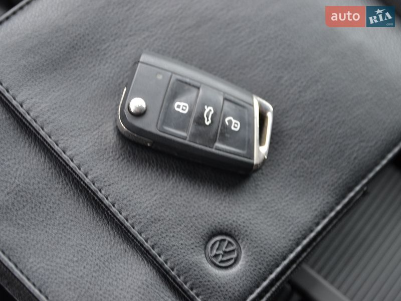 Хэтчбек Volkswagen e-Golf 2015 в Луцке