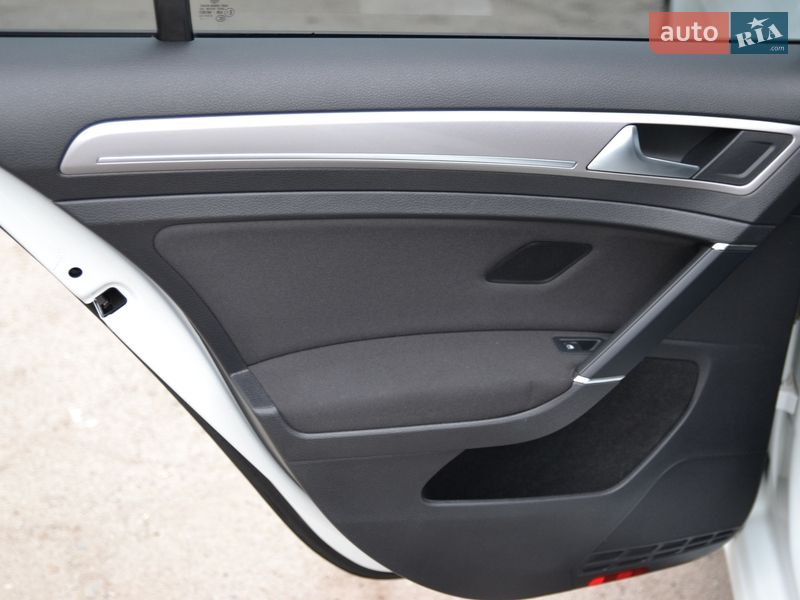 Хэтчбек Volkswagen e-Golf 2015 в Луцке