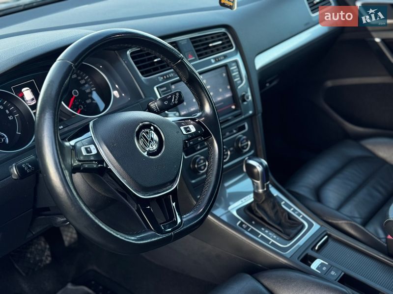Хэтчбек Volkswagen e-Golf 2015 в Чорткове