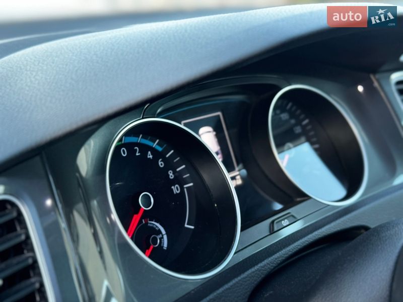 Хэтчбек Volkswagen e-Golf 2015 в Чорткове