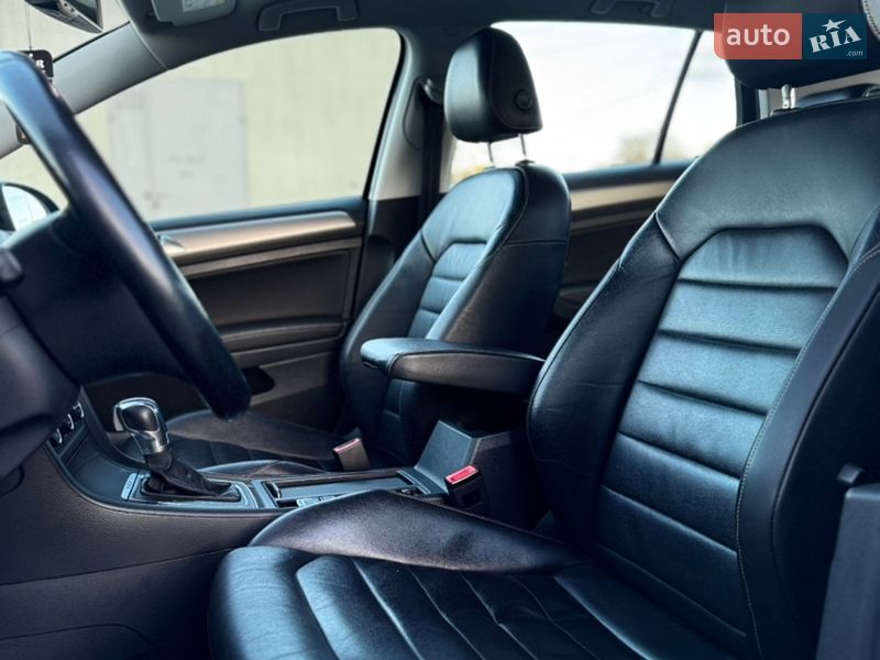 Хэтчбек Volkswagen e-Golf 2015 в Чорткове