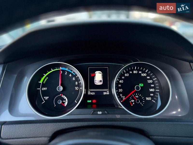 Хэтчбек Volkswagen e-Golf 2015 в Чорткове