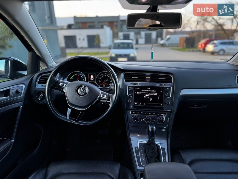 Хэтчбек Volkswagen e-Golf 2015 в Чорткове