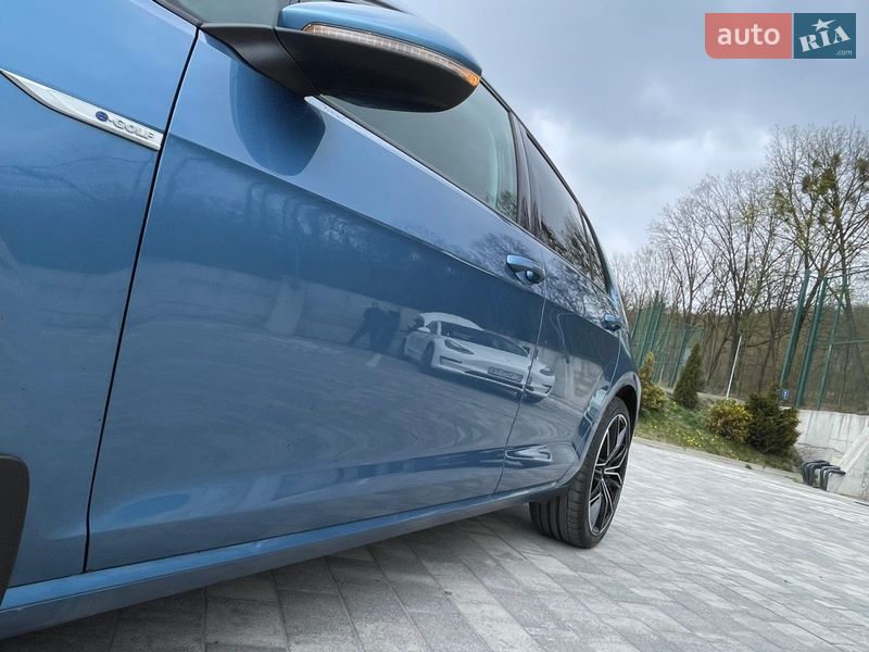Хэтчбек Volkswagen e-Golf 2016 в Львове
