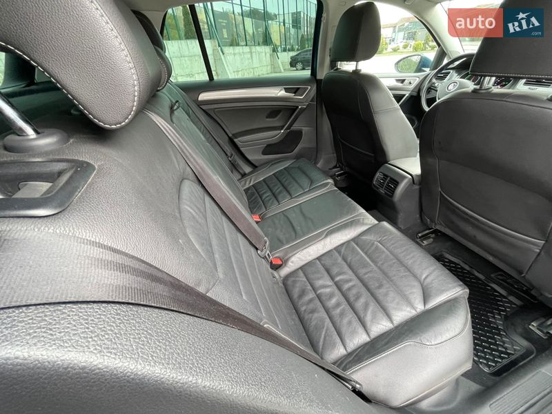 Хэтчбек Volkswagen e-Golf 2016 в Львове