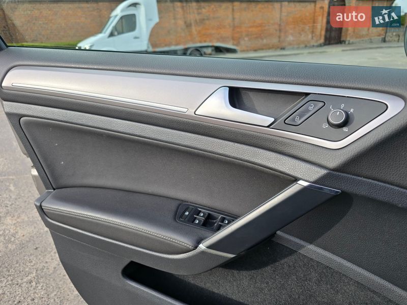 Хэтчбек Volkswagen e-Golf 2014 в Владимире