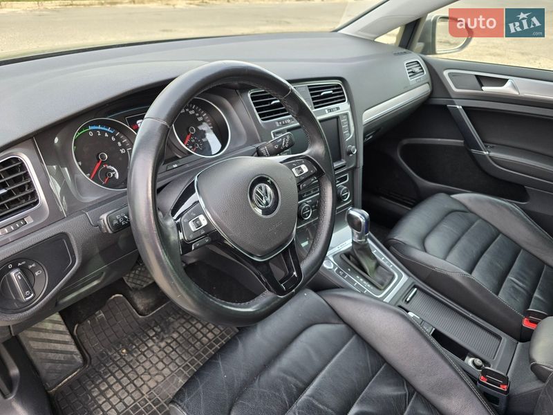 Хэтчбек Volkswagen e-Golf 2014 в Владимире