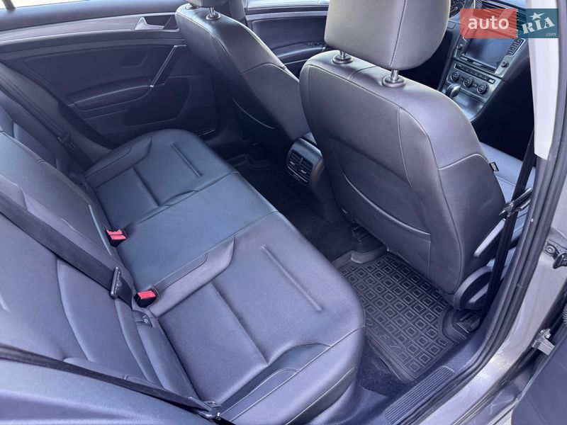 Хэтчбек Volkswagen e-Golf 2016 в Киеве