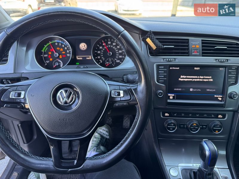 Хэтчбек Volkswagen e-Golf 2016 в Киеве