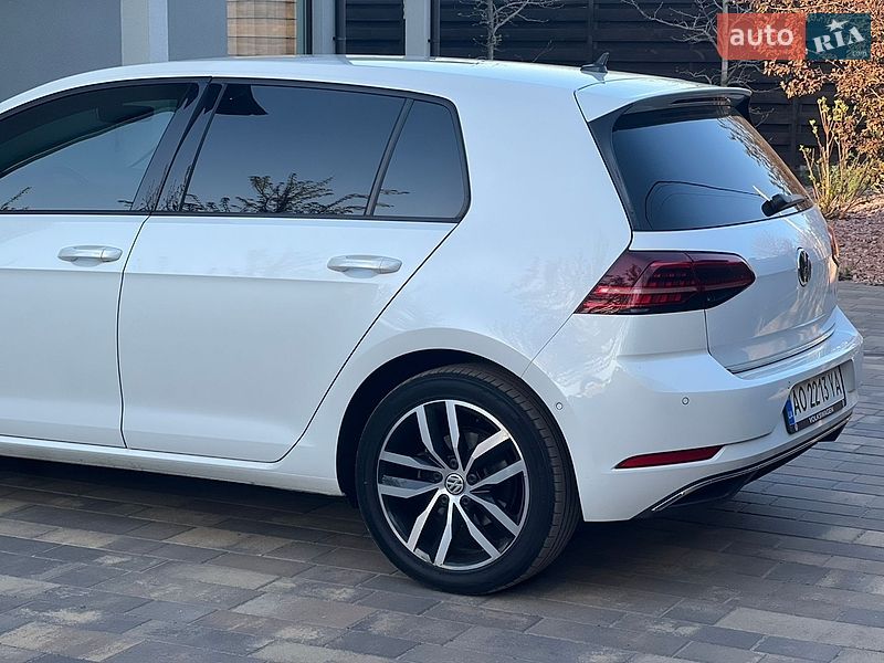 Хетчбек Volkswagen e-Golf 2019 в Києві