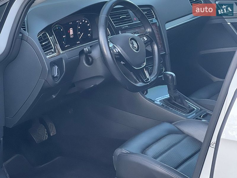 Хетчбек Volkswagen e-Golf 2019 в Києві