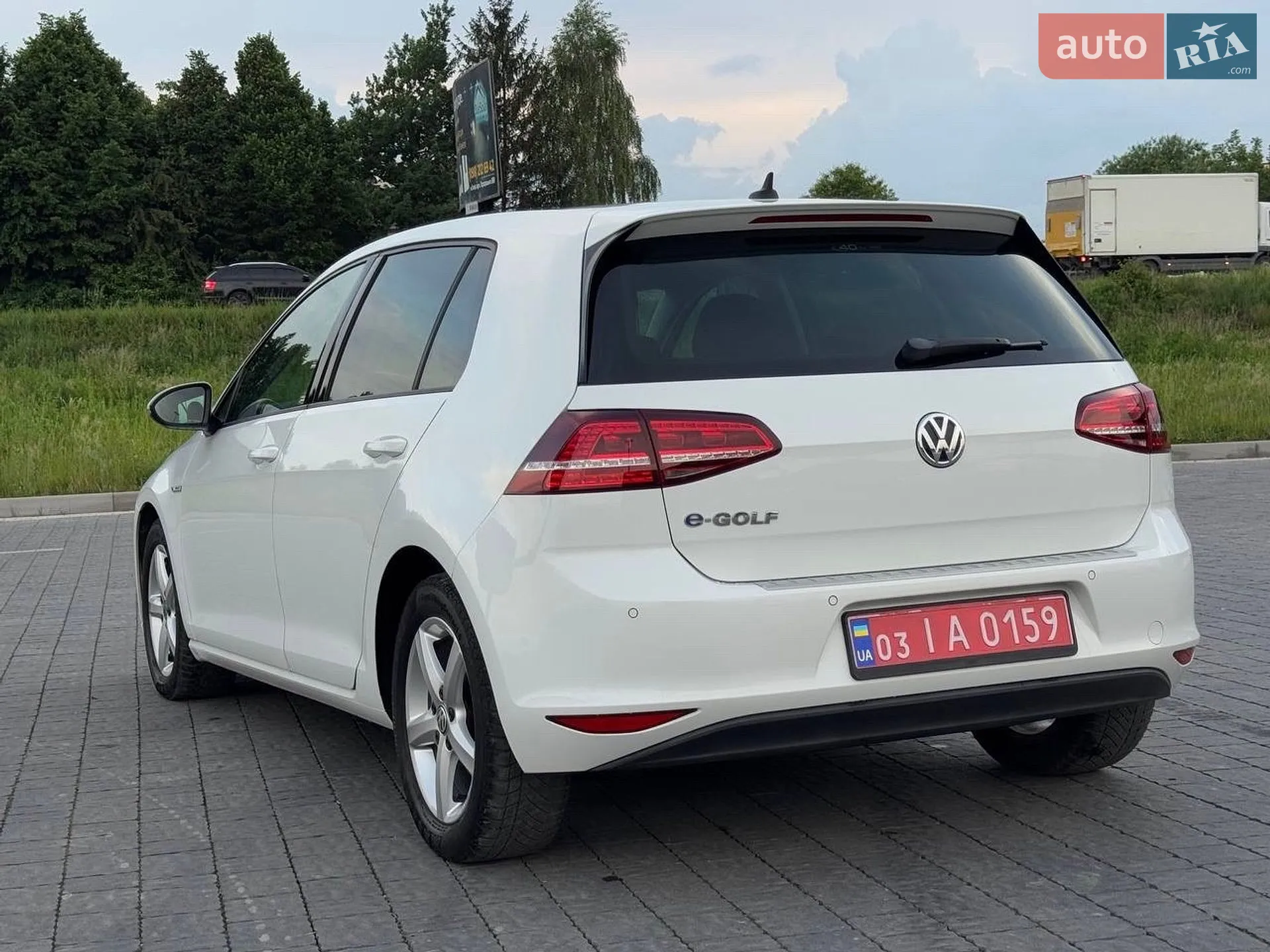 Volkswagen e-Golf 2015 VIN WVWZZZAUZFW902240 фото оголошення 2 з 56