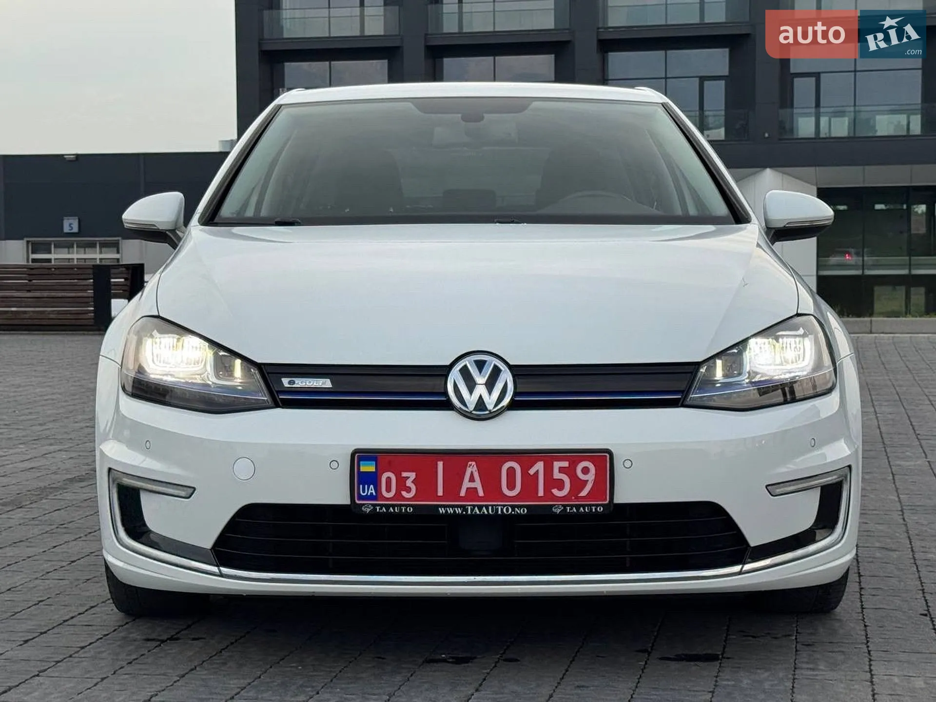 Volkswagen e-Golf 2015 VIN WVWZZZAUZFW902240 фото оголошення 11 з 56