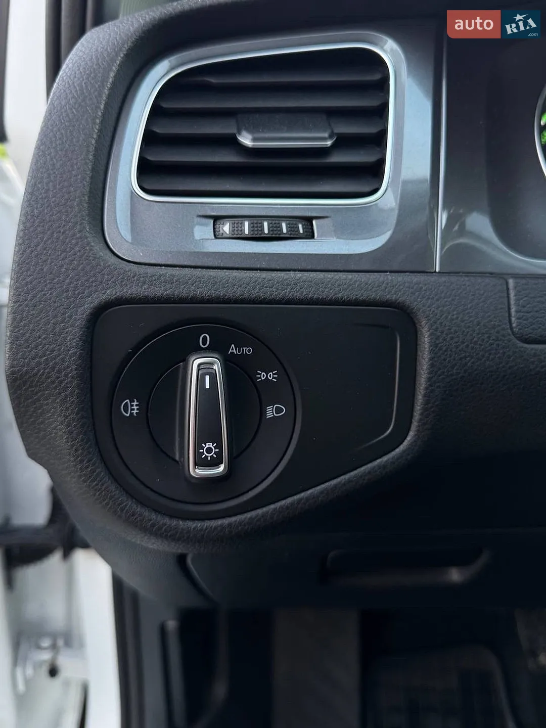 Volkswagen e-Golf 2015 VIN WVWZZZAUZFW902240 фото оголошення 16 з 56