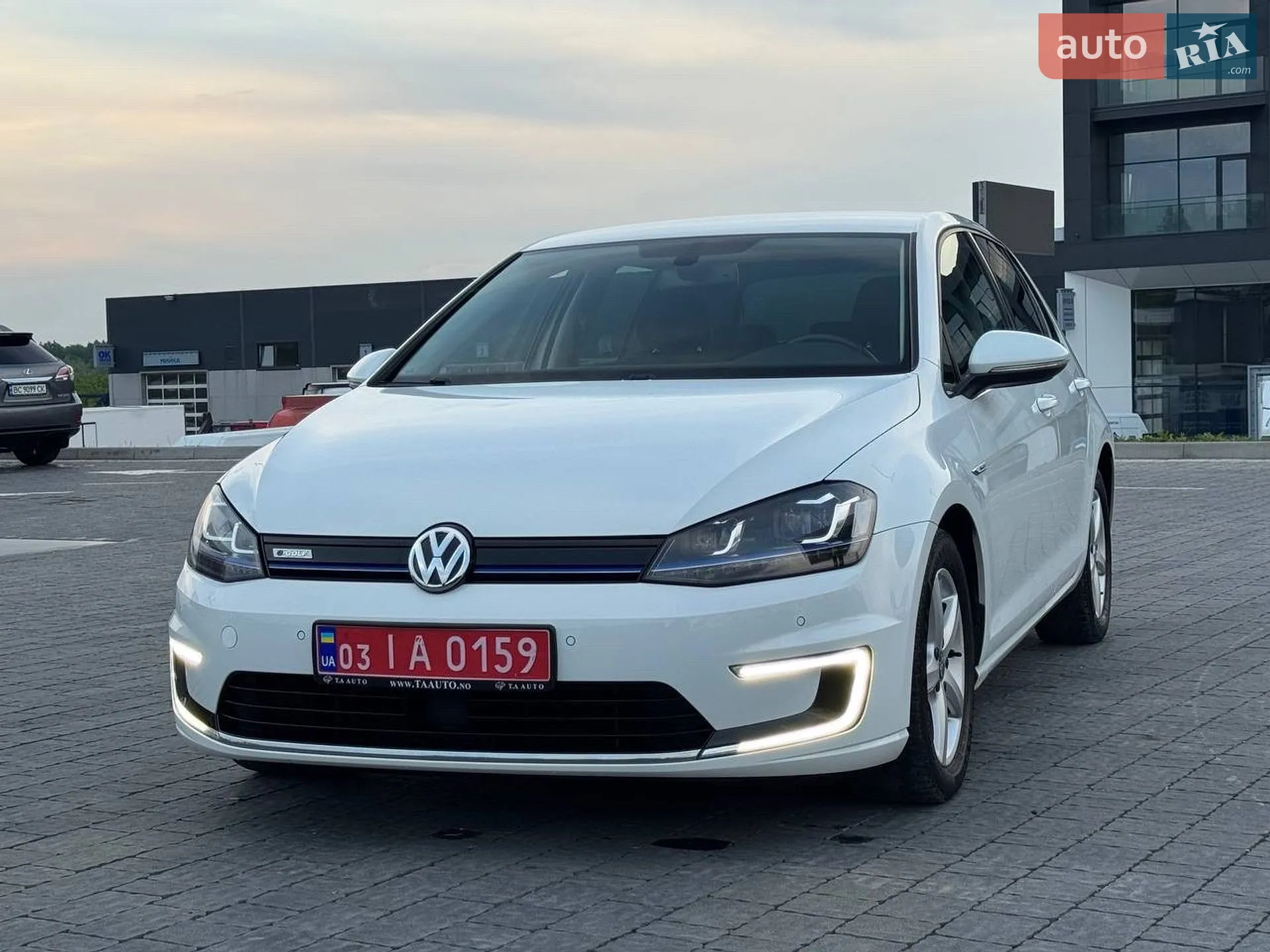 Volkswagen e-Golf 2015 VIN WVWZZZAUZFW902240 фото оголошення 13 з 56