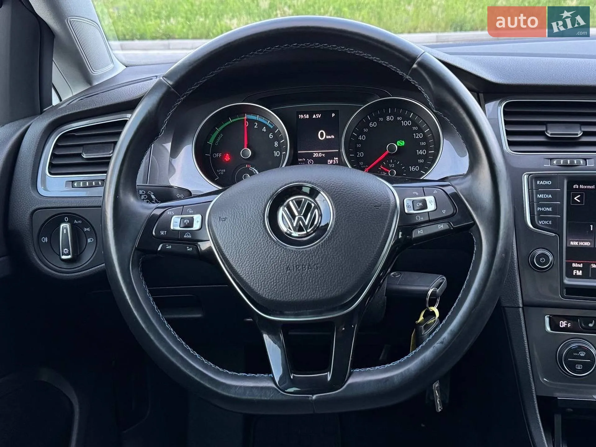 Volkswagen e-Golf 2015 VIN WVWZZZAUZFW902240 фото оголошення 21 з 56