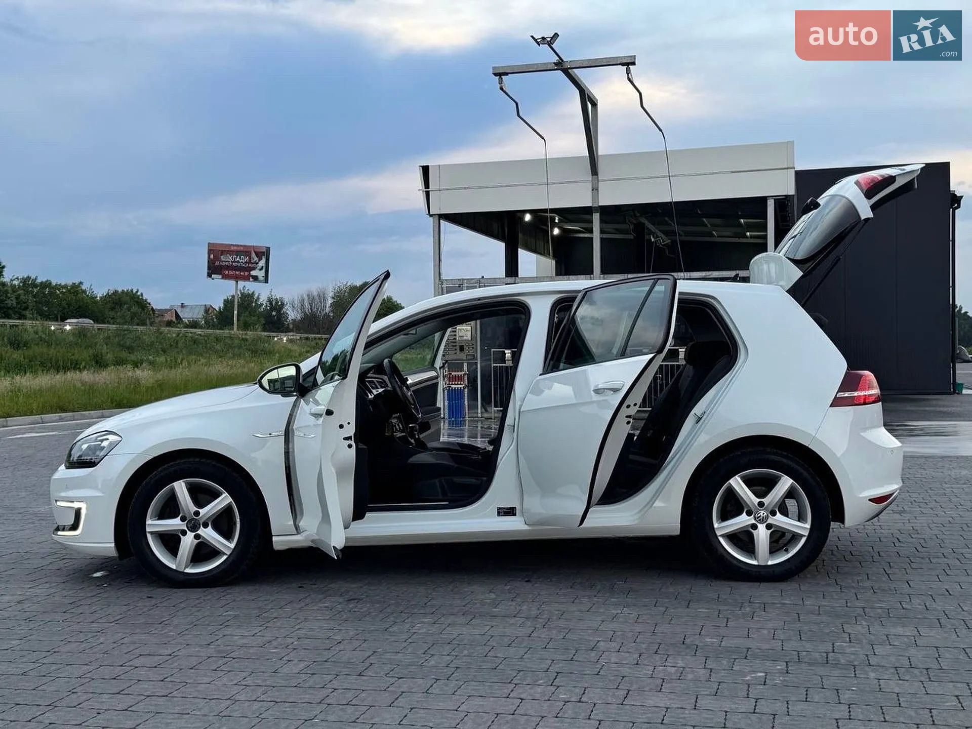 Volkswagen e-Golf 2015 VIN WVWZZZAUZFW902240 фото оголошення 28 з 56