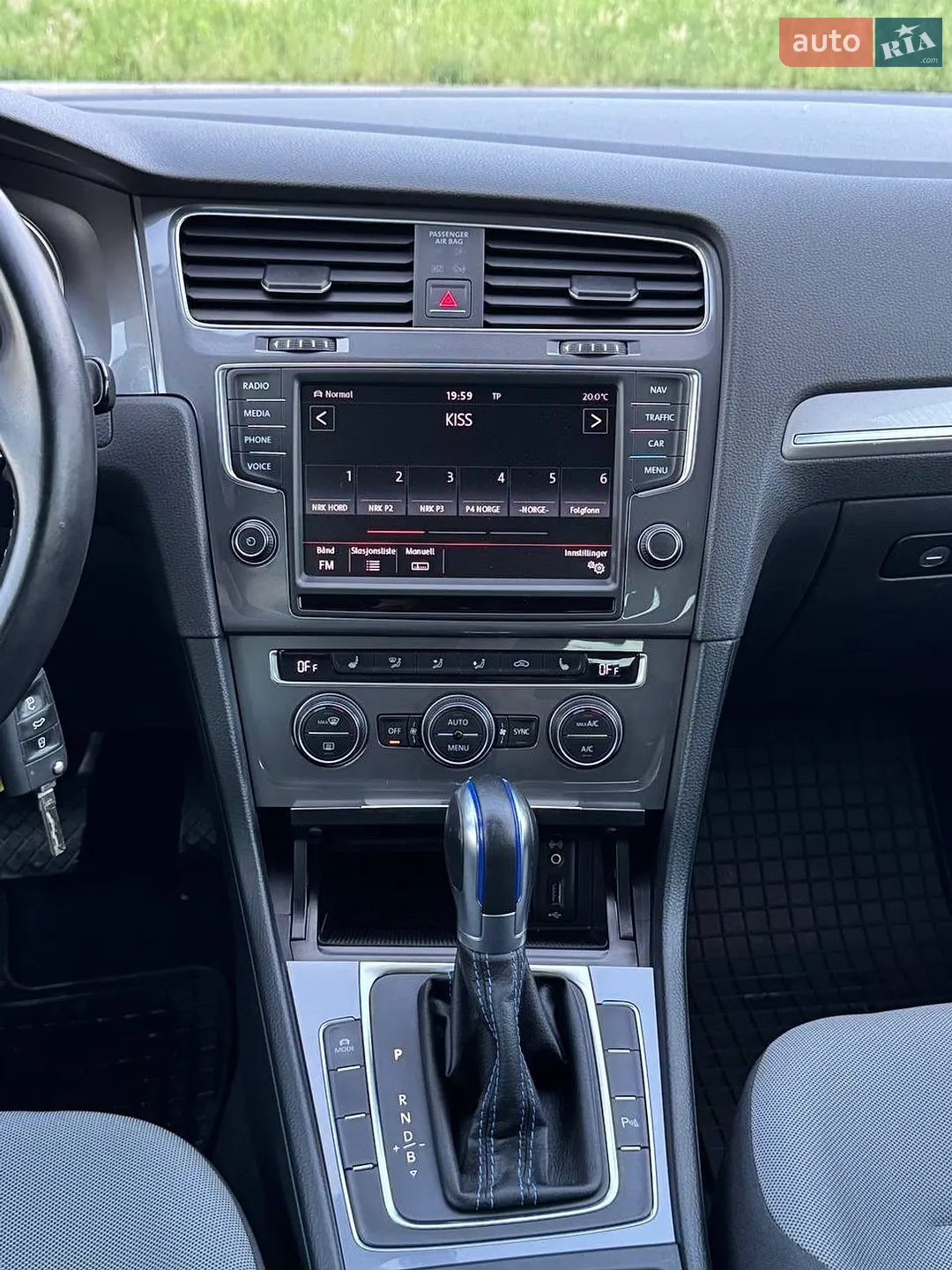 Volkswagen e-Golf 2015 VIN WVWZZZAUZFW902240 фото оголошення 25 з 56
