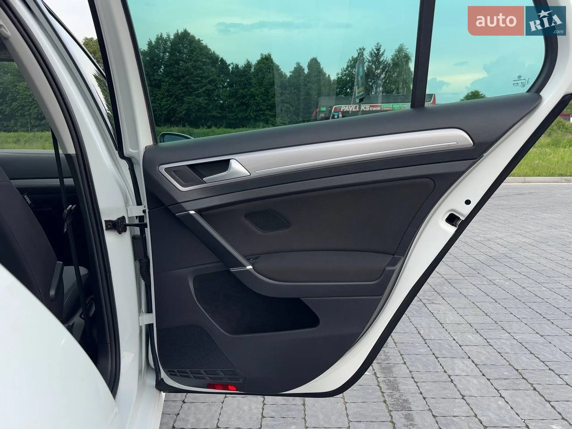 Volkswagen e-Golf 2015 VIN WVWZZZAUZFW902240 фото оголошення 31 з 56